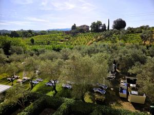 an aerial view of a garden with tables and trees at Santa Caterina Park Hotel in Sarzana