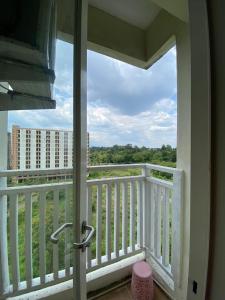 a balcony with a view of a building at Malioboro City Apartement by Dev's Room in Seturan