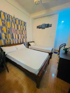 a bedroom with two beds in a room at Aluvihare Residence in Matale