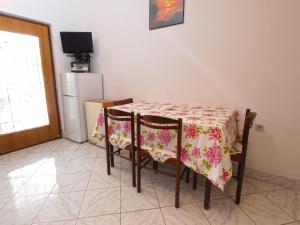 Kuchyňa alebo kuchynka v ubytovaní Apartments Evelina 1057