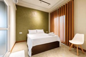 Llit o llits en una habitació de Kmee Eco Transit Hotel 20 fotos més
