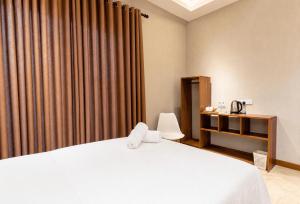 Llit o llits en una habitació de Kmee Eco Transit Hotel