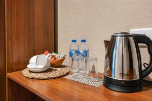 Estris per fer te o cafè a Kmee Eco Transit Hotel