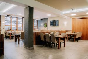 a dining room with tables and chairs in a restaurant at Penzion Maděřič in Moravský Žižkov
