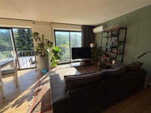 a living room with a couch and a television at Apartment Osso 3 in Arnhem