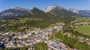 an aerial view of a town in the mountains at Hotel und Restaurant Römerstein in Bad Aussee