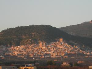 a town on a hill in front of a mountain at Casa de Lozano y Rueda in Moratalla