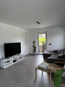 a living room with a couch and a flat screen tv at Villa Lavinia a Colico in Colico