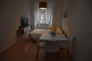 a room with a bed and a table and chairs at Sunny Apartment in La Spezia