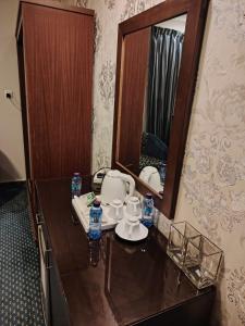 a hotel room with a vanity with a mirror at فندق برج السيف in Mecca