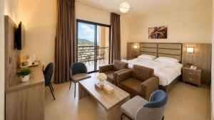 Krevet ili kreveti u jedinici u okviru objekta Iris Flower Hotel +58 fotografija
