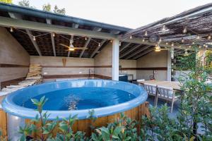 a hot tub in the middle of a patio at Un Occhio Sul Lago in Dormelletto
