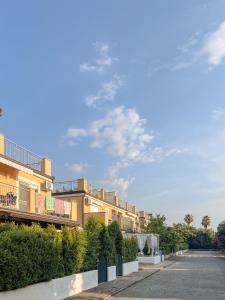 a street in front of a building with a sky at Casa Onde Chiare - Pizzo Beach Club 16G in Fondaco Vecchio