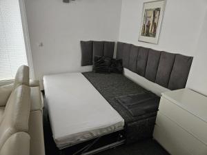a small bedroom with a bed and a couch at Krämerbrückenidyll in Erfurt