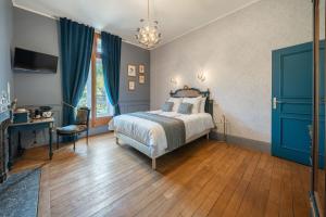 a bedroom with a bed and a desk and a window at Domaine de La Bourse in Vérigny +46 photos