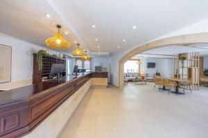 a lobby with a bar and a dining room at SOL by Meliá Cala d'Or Apartamentos in Cala d´Or