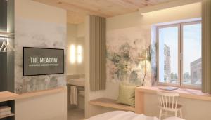 una camera da letto con un letto, una finestra e una scrivania di MEADOW Gronau by Hackmann a Gronau
