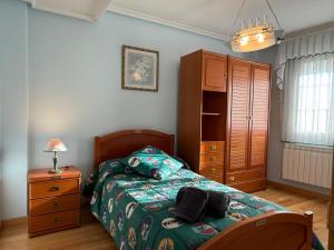 a bedroom with a bed with a green comforter at El abrazo de La Yecla in Espinosa de Cervera