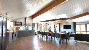 a kitchen and dining room with a table and chairs at Domaine de Bellac - Le Triangle in Roussines