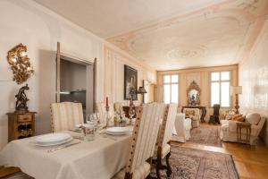 a dining room with a table and chairs at Palazzo Benassi Nobile Dimora nel Cuore di Asolo in Asolo