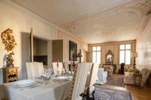 a dining room with a table and chairs at Palazzo Benassi Nobile Dimora nel Cuore di Asolo in Asolo