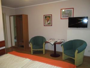 Telewizja i/lub zestaw kina domowego w obiekcie Hotel Pod Platanami