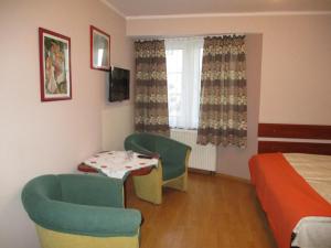 Telewizja i/lub zestaw kina domowego w obiekcie Hotel Pod Platanami