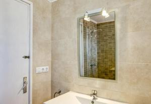 a bathroom with a sink and a mirror at Escala Riells in L'Escala