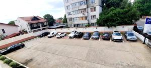 a group of cars parked in a parking lot at Hotel Europa in Ploieşti