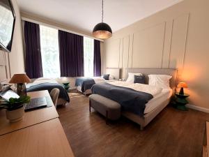 a bedroom with two beds and a living room at UNO Smart Hamburg Central 056 in Hamburg
