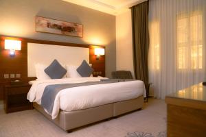 a bedroom with a large bed in a hotel room at فندق فربيون المجاردة - Ferbion Hotel Almajardah in Al Majaridah +42 photos
