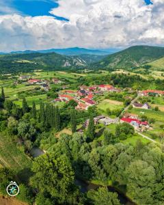 an aerial view of a village in the mountains at La Nera cazare apartamente - camere in Sasca Română