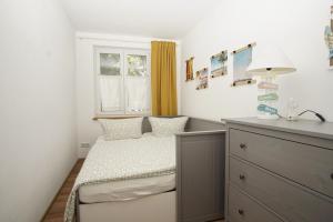 a small bedroom with a bed and a window at Ferienwohnung Irmchen in Altefähr