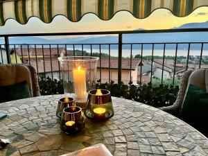 a candle sitting on a table with a view at Appartamento La Perla in Brezzo