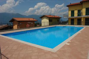 a swimming pool on the roof of a house at Appartamento La Perla in Brezzo