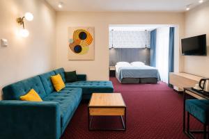 a living room with a couch and a bed at Pod Lipami in Bystra