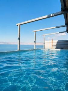a swimming pool with a view of the ocean at אירוח מצליח בכנרת in Tiberias