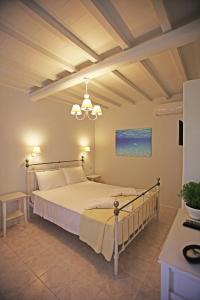 a bedroom with a bed in a room at Ktima Kehrioti in Panormos Skopelos