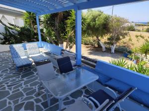 a table and chairs on a patio with a view of the beach at Villa Lena in Kastraki