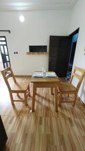 a table and two chairs in a living room at Home Appart in Porto-Novo +13 photos