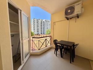 a small room with a table and a balcony at Casa Nau C in Armação de Pêra