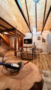 a room with a table and chairs and a tv at Mountain Paradise House in Žabljak