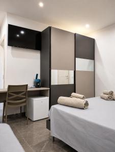 a bedroom with two beds and a desk and a chair at I Due Moli 2'0 Vibo Marina in Vibo Valentia Marina