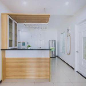 a kitchen with a wooden counter top in a room at Simpsons homestay - Oasky 36 #viewtamthang #viewbien #vungtau in Xã Thang Tam