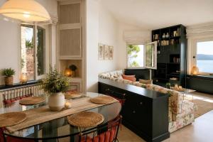a living room with a table and a couch at Villa Coccodrilla in Toscolano Maderno