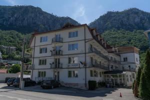 O vedere generală la munți sau o vedere la munte luată de la acest hotel