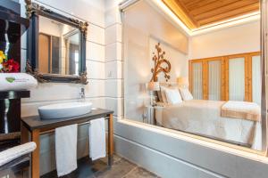 a bathroom with a sink and a mirror at d'Olívia Lovely Homes in Cela +50 photos