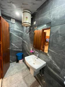 a bathroom with a sink and a mirror at Hotel Dreamland in Hisār