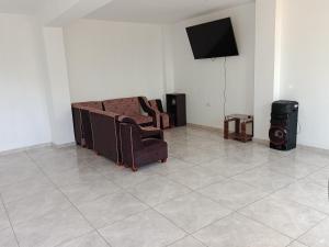 a living room with a couch and a flat screen tv at Casa Rústica Diaz in Ica