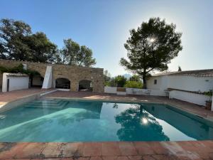 a swimming pool in the backyard of a villa at Casita Molivent in Parcent